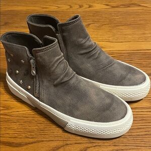 NWOT Blowfish Malibu Kids High Top Sneaker Booties